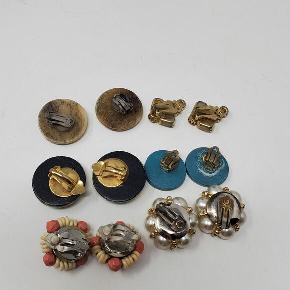 Vintage Lot of mid sized clip on earrings with different themes Great condition - Picture 6 of 8